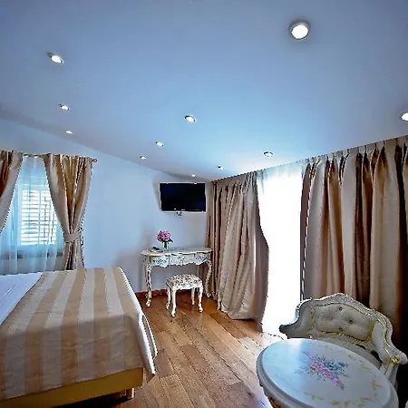 מלון Heritage Diocletian 4*